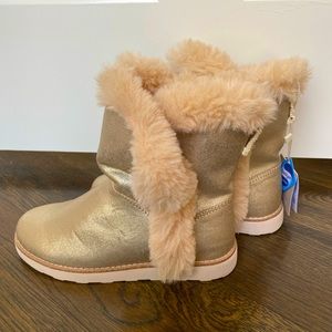 NWT Zara Shearling Boots in Gold—Size 3